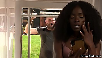 Ebony-Stjerne Engasjerer Seg I Interracial Bondage Og Blir Pisket På Sosiale Medier.